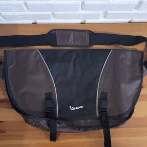 NWOT VESPA messenger/laptop bag